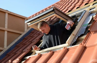 Pose de fenêtres de toit Velux dans le Cantal